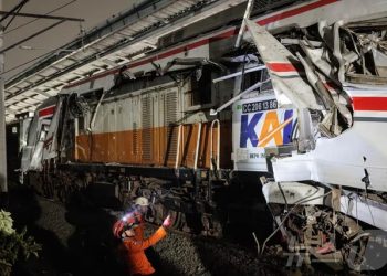 “멈춘 열차에 그대로 들이받았다”…인도네시아 참사 7명 사망