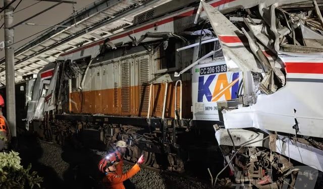 “멈춘 열차에 그대로 들이받았다”…인도네시아 참사 7명 사망