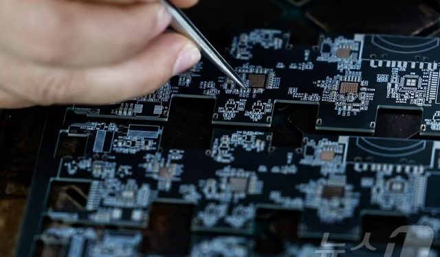 “AI도 못 만든다”…이란 전쟁에 PCB 공급망 붕괴 조짐