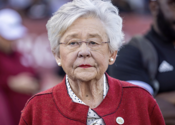 “폐 압박 발견”…아이비 주지사 긴급 시술