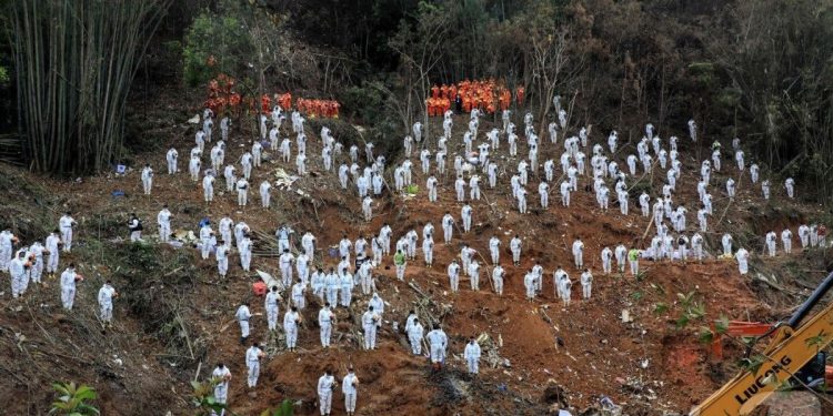132명 전원 사망 中 여객기 참사…“조종사끼리 몸싸움 가능성” 충격