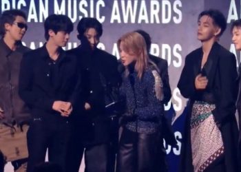 “BTS 또 역사 썼다”…美 AMA 두 번째 대상 품었다