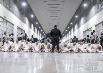 “트럼프 눈치 봤나”…CBS, 이민자 추방 보도 기자 ‘60분’서 사실상 퇴출 논란