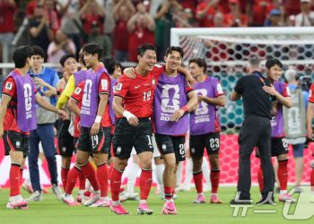 한국, 체코에 2-1 역전승…16년 만의 월드컵 첫 경기 승리