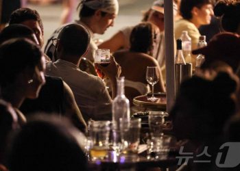 “응급실 포화, 심정지 급증”…파리, 폭염에 술 판매·야외 음주 전격 금지