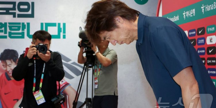 홍명보 결국 사퇴…월드컵 탈락 책임지고 지휘봉 내려놨다
