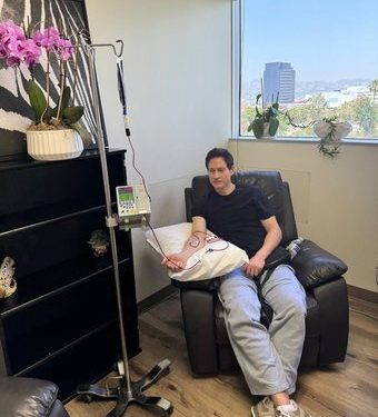 연 30억 들여 ‘노화 역행’ 도전한 美 억만장자…자가면역성 위염 진단