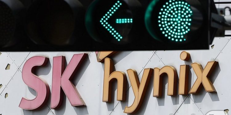 UBS “SK하이닉스는 미국 ADR이 더 유리”…한국 주식 매도 전략 제시