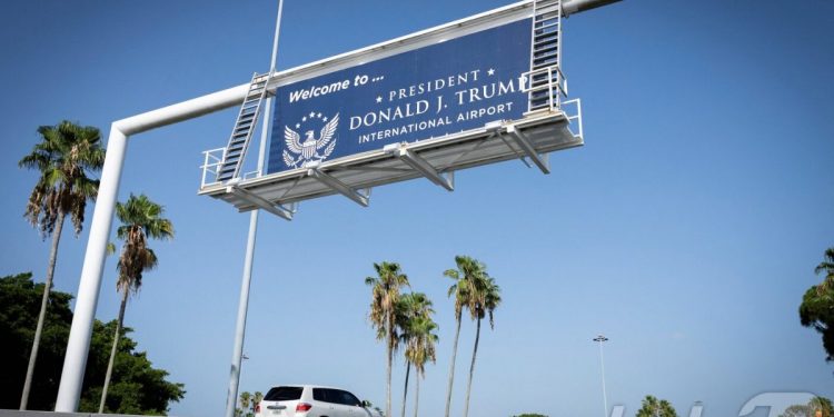 “공항 이름까지 트럼프”…팜비치 국제공항, ‘DJT’ 시대 열었다