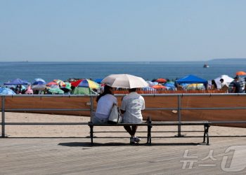 미국 중부까지 덮친 기록적 폭염…일부 지역 43도 최고기온 경신