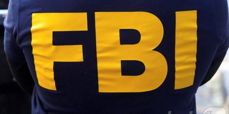 FBI, 중국·러시아와 손잡았다