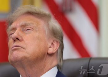트럼프, 이란에 다시 ‘경제 압박’ 카드…40년 제재 버틴 테헤란 움직일까