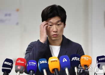 한국 축구 뒤흔든 ‘외국인 심판 성 접대’ 파문…박지성 “신뢰 회복 고민해야”