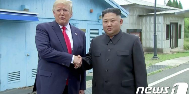 트럼프, 김정은과 ‘가을 회동’ 추진…11월 아시아 순방서 만날 가능성