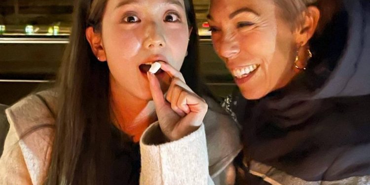 블랙핑크 지수 ‘파리 엄마’ 교통사고로 사망…“추억 평생 간직할 것”