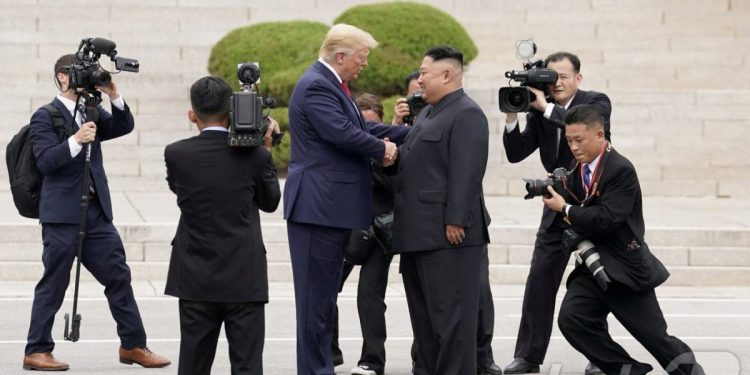 트럼프 “김정은 핵무기 57개 보유…올해 안에 직접 만날 것”