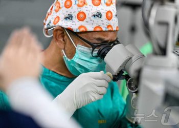 AI가 실시간으로 ‘두 번째 눈’ 역할…英서 세계 첫 AI 보조 뇌종양 수술 성공