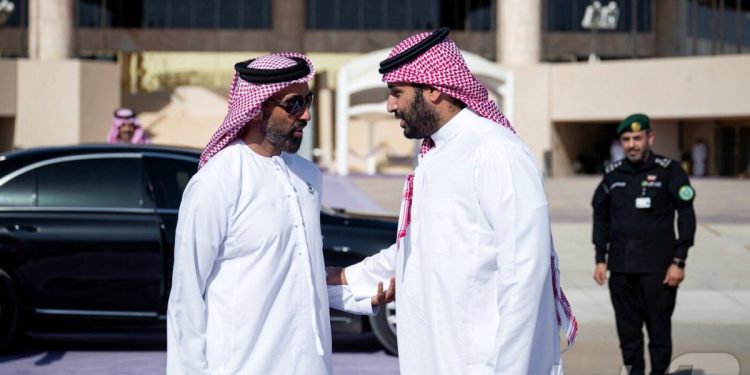 UAE 왕실 핵심 인사, 트럼프 일가 ‘암호화폐 은행’ 최대 주주로
