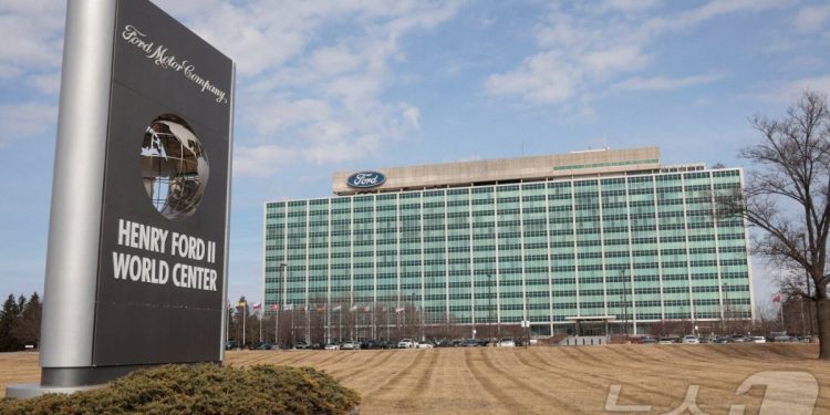美정부, 포드에 “CATL·BYD·지리와 관계 끊어라”…中 협력 정면 압박