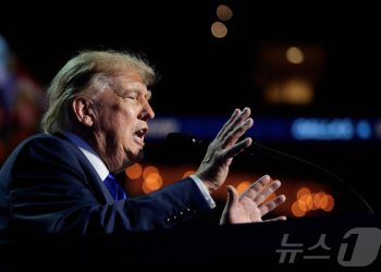 트럼프 “중간선거 이기면 성인 1인당 5,000달러”…‘트럼프 배당금’ 공약