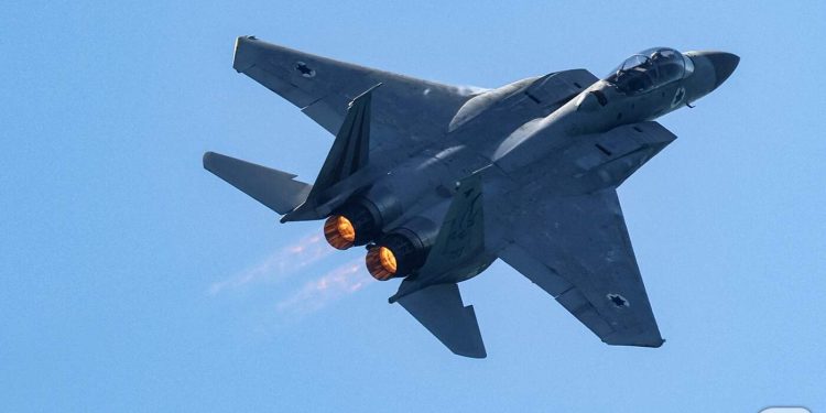 “낙하산 찢어진 채 이란 땅으로 자유낙하”…美 F-15E 장교, 48시간 사투 끝 생환