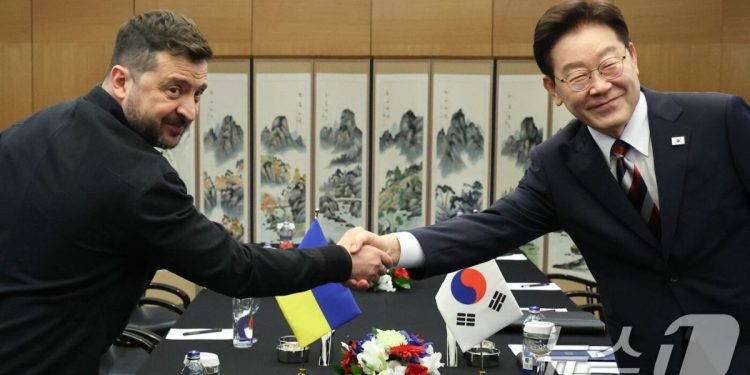 북한군 포로 한국행 공개 놓고 韓·우크라 외교 갈등…외신도 주목