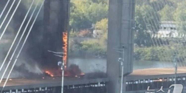 러, 키이우 남부교 잇따라 공격…우크라 드론은 러 정유시설 타격