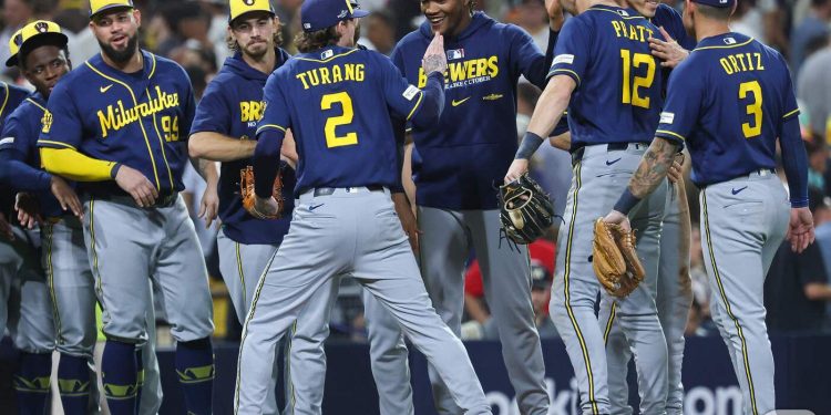 밀워키, 샌디에이고 꺾고 NLCS 진출…다저스와 월드시리즈행 맞대결