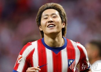 이강인 패스가 50초 선제골로…AT 마드리드, 맨유 2-0 완파