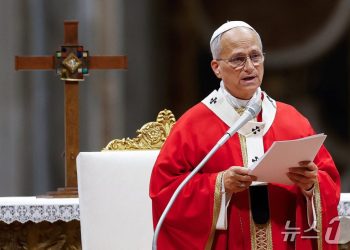 “청천벽력 같은 소식”…교황 폐암 수술에 바티칸 충격