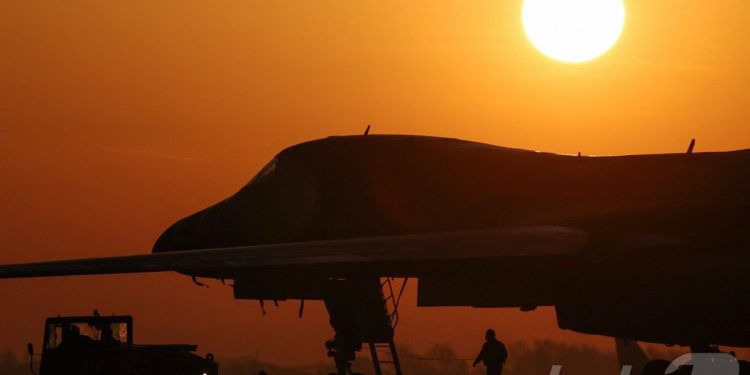 이란 연계 공격 우려에…영국 주둔 미군 B-1 폭격기 12대 전원 철수