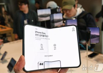 300만원 넘는 애플 첫 폴더블폰 ‘아이폰 듀오’ 출시…내년 시장 1위 전망