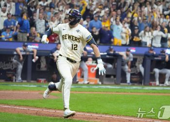밀워키, 탬파베이에 5-4 역전승…월드시리즈 2연승